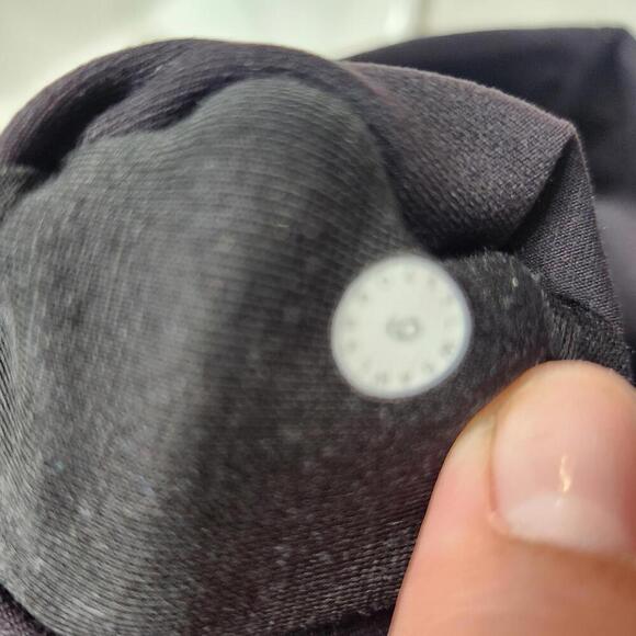 Lululemon High-Waisted Black Leggings with mesh cutouts- SIze 6 - Picture 4 of 4